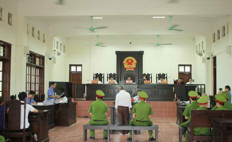 Phiên toà sơ thẩm xét xử bị cáo Đào Quang Thực phạm tội