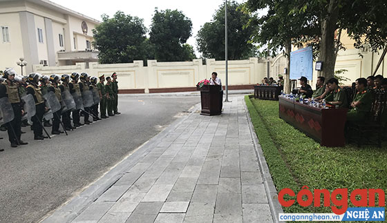 Đại biểu Văn phòng UBND tỉnh đánh giá, nhận xét, góp ý kiến về quá trình diễn tập