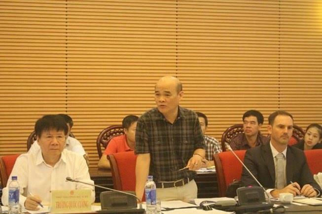 Trong buổi lấy ý kiến, đại diện một số doanh nghiệp băn khoăn việc cấm bán bia rượu trên mạng có đi ngược với xu hướng phát triển công nghiệp 4.0.
