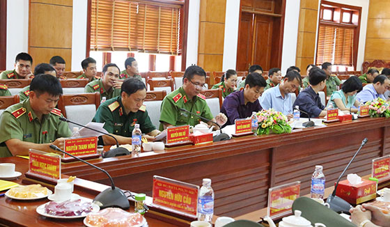 Các đại biểu trong đoàn công tác