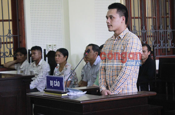 Nỗi đau của người cha già trong phiên tòa xét xử vụ án giết người