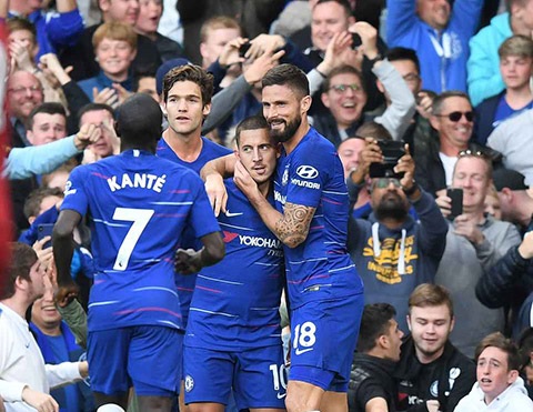 Hazard ghi bàn mở tỷ số trận đấu