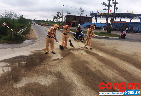 Làm tốt công tác giáo dục chính trị tư tưởng góp phần xây dựng hình ảnh người chiến sỹ Công an ngày càng đẹp hơn trong lòng nhân dân