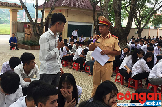 Phổ biến Luật Giao thông đường bộ cho hơn 1.000 học sinh