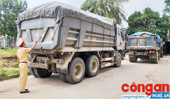 Xử lý nhiều xe tải vi phạm