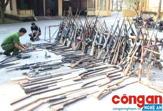 Quỳ Châu: Tiêu hủy vũ khí, vật liệu nổ và công cụ hỗ trợ