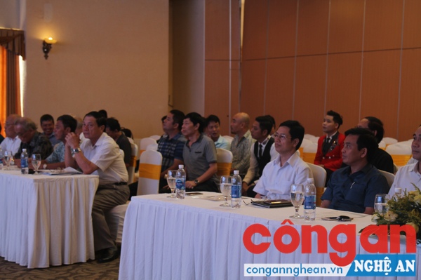 Các đại biểu về dự Lễ phát động