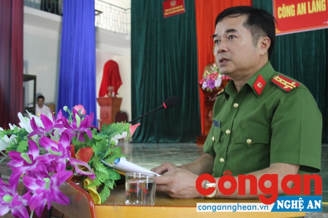 Đại tá Cao Tiến Mai, Trưởng Công an huyện Nam Đàn phát biểu tại Hội nghị