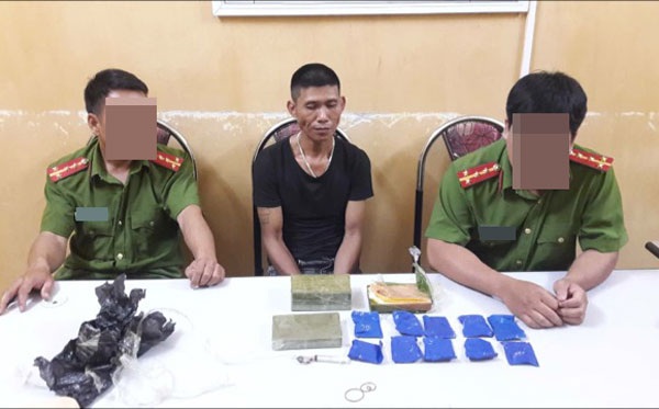 Thu giữ 4 bánh heroin, 2000 viên ma tuý tổng hợp