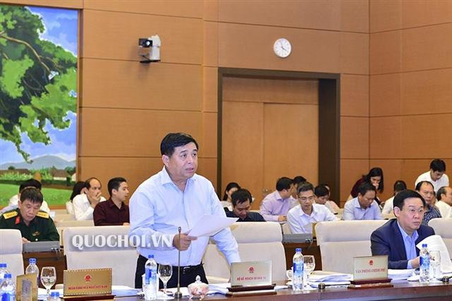 Bộ trưởng Bộ Kế hoạch và đầu tư báo cáo