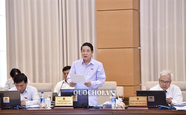 Chủ nhiệm Ủy ban Tài chính, ngân sách thẩm tra báo cáo
