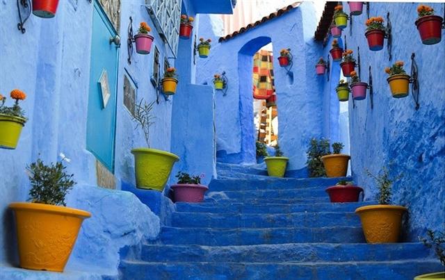 Màu xanh dương đã làm nên thương hiệu cho các đường phố tại Chefchaouen - một thành phố nhỏ ở Tây Bắc Ma-rốc.