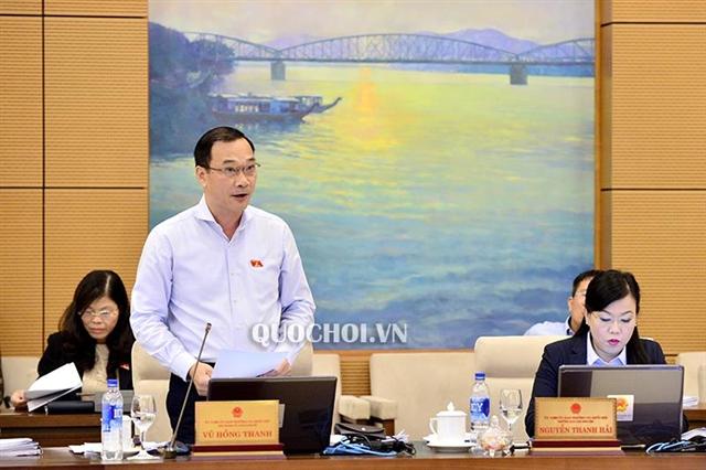 Chủ nhiệm Ủy ban Kinh tế báo cáo tại phiên họp