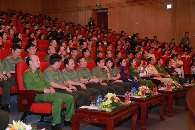 Các đại biểu dự buổi Lễ.