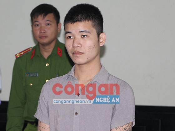 Bị cáo Lang Văn Tùng tại tòa