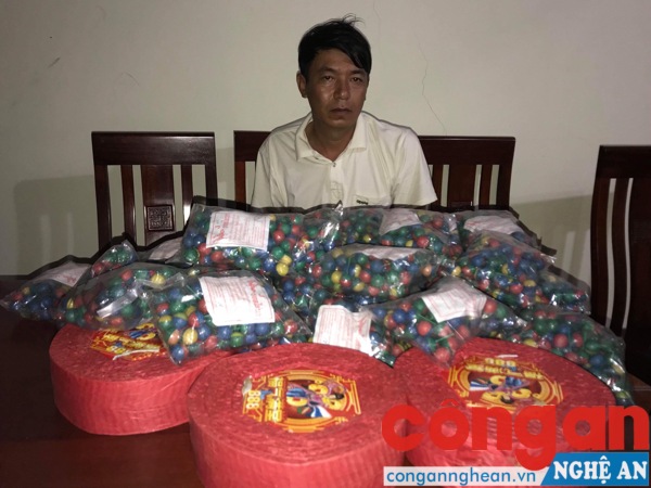 Bắt đối tượng tàng trữ pháo nổ