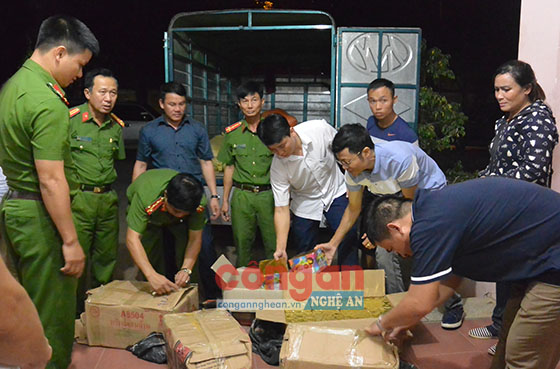 'Cất vó' chuyến hàng 1 tạ pháo nổ trên đường biên