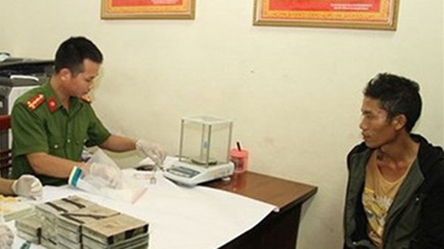 Bắt đối tượng vận chuyển 20 bánh heroin đi tiêu thụ