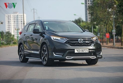 Khách hàng mua Honda CR-V nếu muốn lấy xe sớm thì phải mua thêm gói phụ kiện 50 triệu đồng.