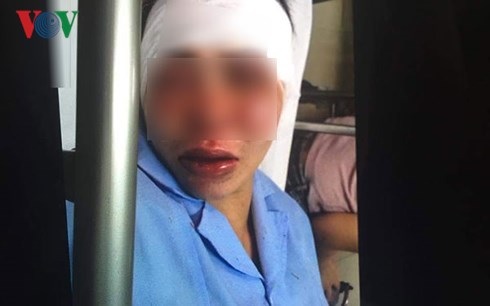 Chị Thúy phải nằm viện dài ngày do bị chồng bạo hành