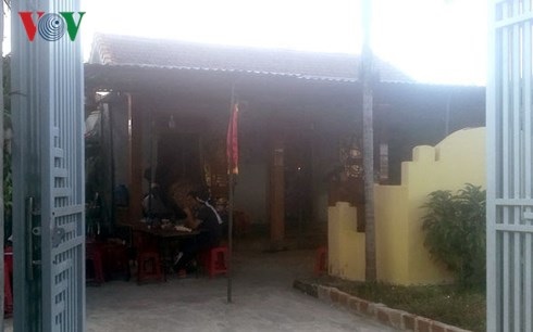 Tạm giữ người chồng dùng dao đâm chết vợ