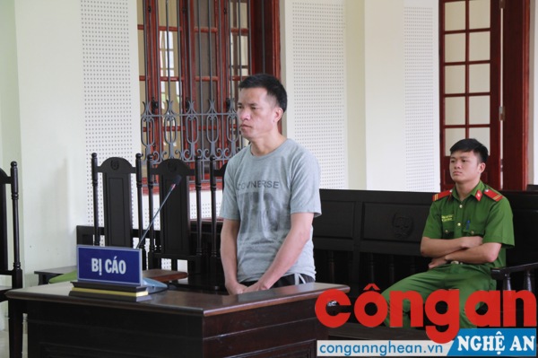  Bị cáo Và Bá Tà tại phiên tòa