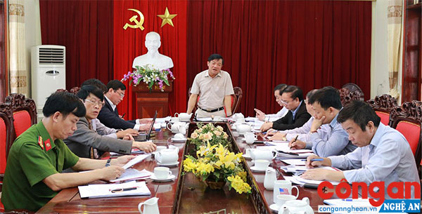 Thành ủy Vinh họp bàn về công tác sắp xếp lại tổ chức bộ máy gắn với tinh giản biên chế