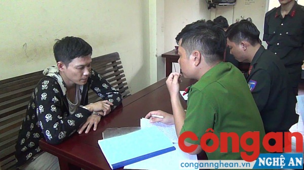 Bắt đối tượng tàng trữ hơn 300 viên hồng phiến.