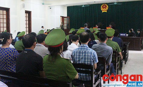 Phiên tòa xét xử Lê Đình Lượng 