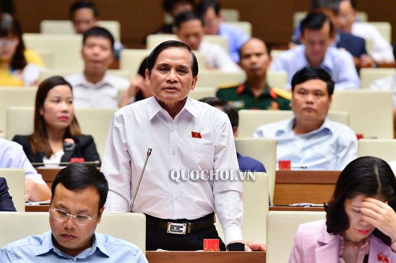 Đại biểu Quốc hội Quách Thế Tản phát biểu tại hội trường