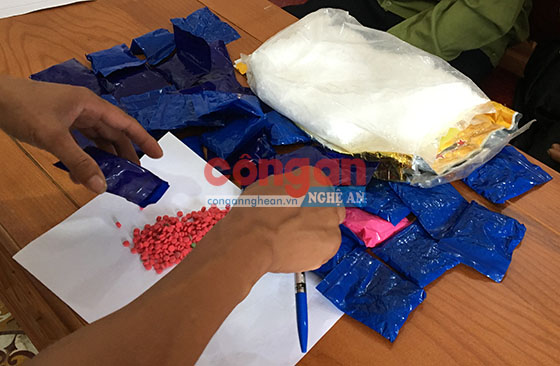 2 đối tượng (X) cùng tang vật bị thu giữ