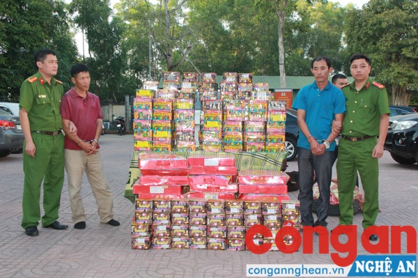 Bắt giữ hai đối tượng mua bán, vận chuyển gần 400kg pháo trái phép