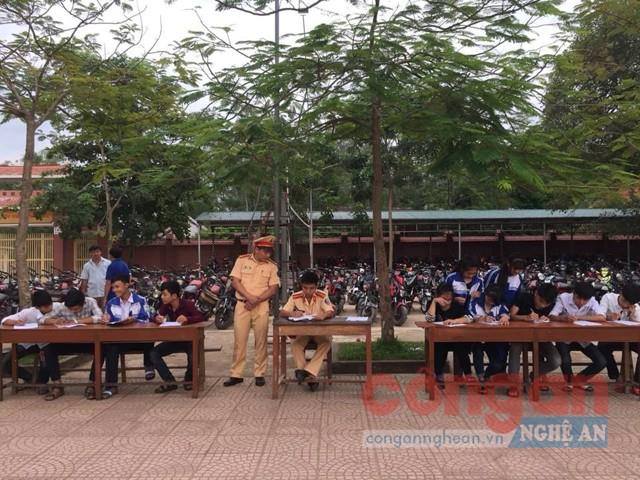 Kiên quyết xử lý tình trạng học sinh vi phạm Luật Giao thông đường bộ