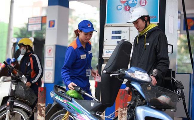 Giá xăng giảm hơn 1.000 đồng mỗi lít