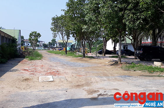 'Xé rào' bán đất dự án?