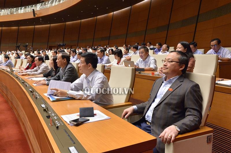 Đại biểu Quốc hội nghe Báo cáo thẩm tra dự án Luật Giáo dục (sửa đổi) tại hội trường