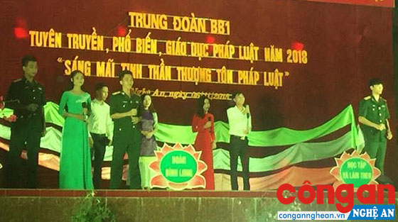 Tuyên truyền, phổ biến pháp luật với chủ đề 'Sáng mãi tinh thần thượng tôn pháp luật'