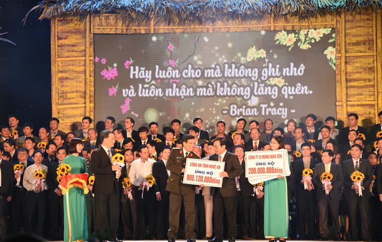 Khơi dậy sự đồng lòng hỗ trợ, chăm lo người nghèo