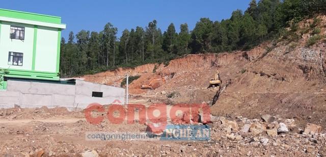 Khai thác đất phía sau Trường Mầm non tư thục Thanh Xuân