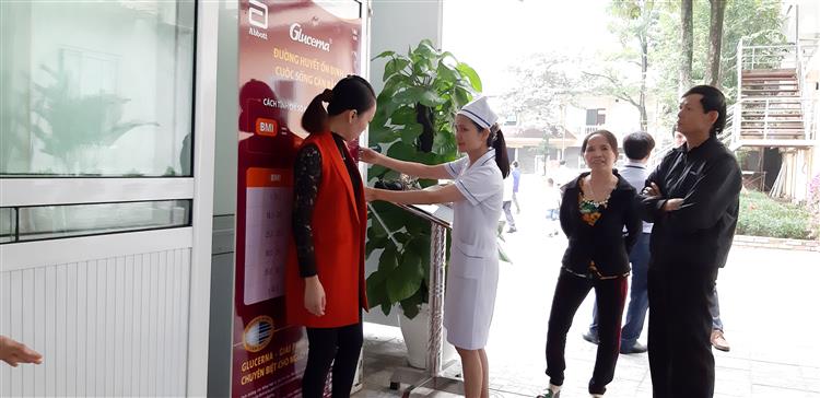 Bệnh nhân đến khám, chữa bệnh được hướng dẫn, chăm sóc chu đáo.