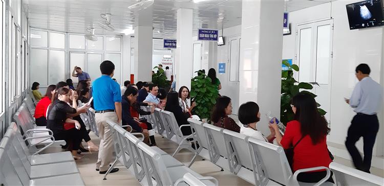 Dịp này, hơn 500 cán bộ thuộc diện quản lý của Thành ủy Vinh cũng đã được Bệnh viện Đa khoa Thành phố Vinh tổ chức khám sức khỏe định kỳ