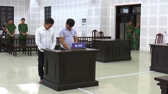 Bố gọi con trai đến hỗ trợ trộm, phá két sắt