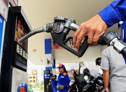Việc đổ xăng phù hợp với xe sẽ giúp chiếc xe hoạt động ổn định và bền hơn. (Ảnh minh họa/Người lao động).