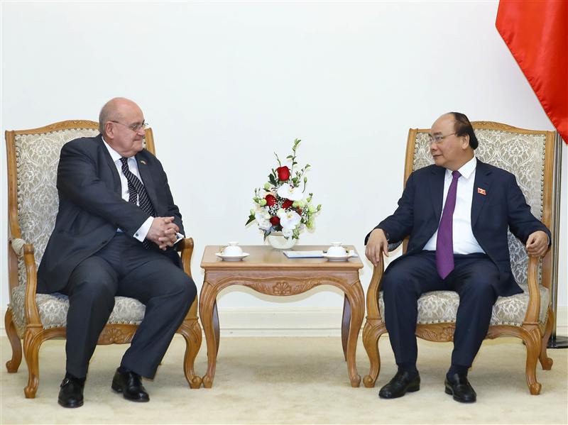 Thủ tướng Nguyễn Xuân Phúc và Đại sứ Brazil Marco Antonio Diniz Brandao - Ảnh: Thống Nhất