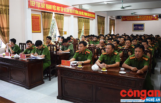 Các đại biểu tham dự buổi lễ