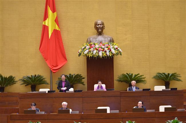 Phó Chủ tịch Thường trực Quốc hội Tòng Thị Phóng điều hành phiên thảo luận. Ảnh: VGP/Nhật Bắc