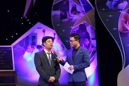 Là người khuyết tật nên thầy Nguyễn Thái Dương vô cùng cảm thông với những hoàn cảnh kém may mắn. Thầy đã quyết định gắn bó công việc của mình với trẻ khuyết tật, giúp các em hòa nhập cuộc sống. - Ảnh: Minh Châu