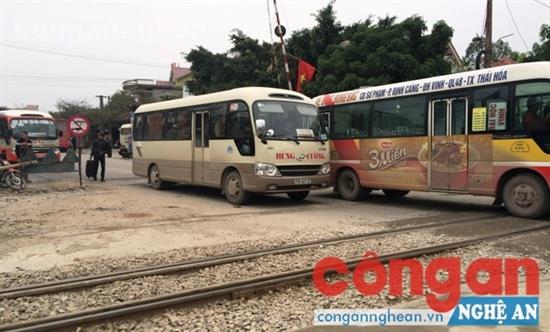 Tập trung khắc phục những bất cập về tổ chức giao thông đường bộ, đường sắt