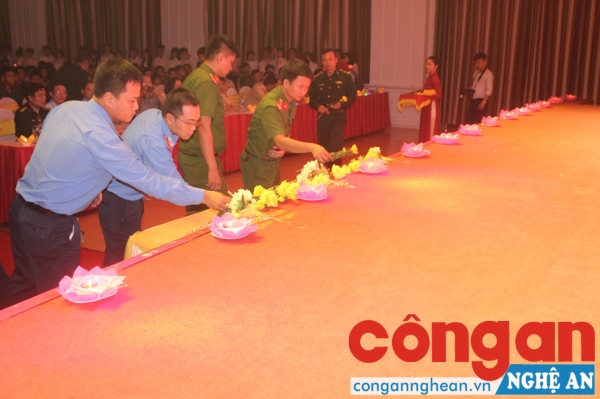 Lãnh đạo các sở, ban, ngành dâng hoa tưởng niệm nạn nhân tử vong do TNGT