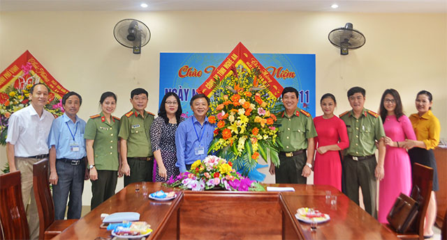 Công an Nghệ An chúc mừng Ngày Nhà giáo Việt Nam
